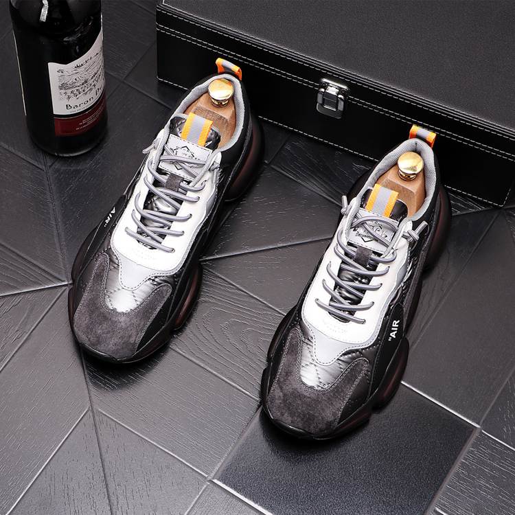 Stitched sneakers round toe running shoes