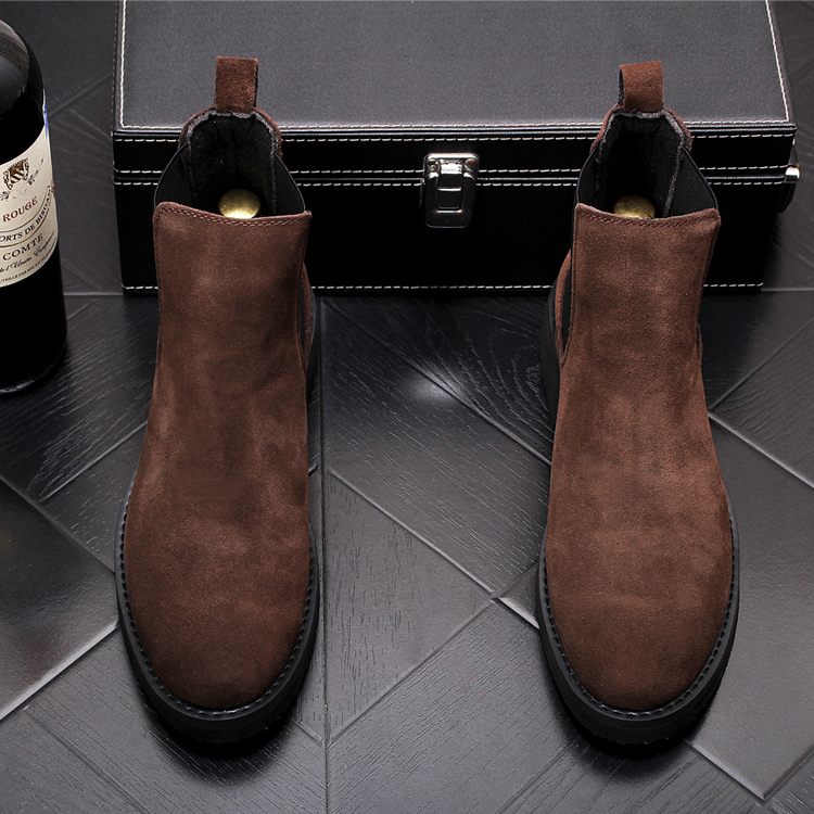 Trendy high-top Martin boots