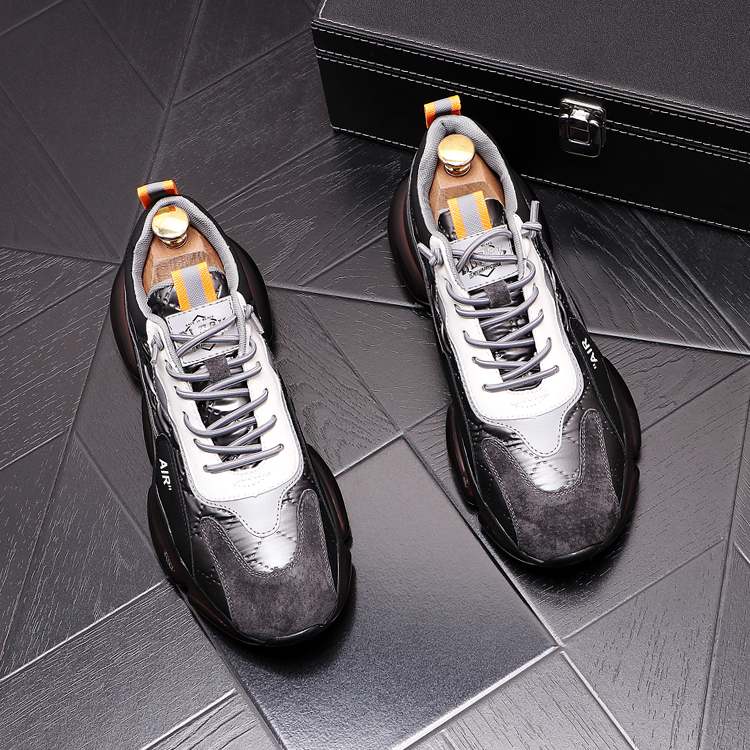 Stitched sneakers round toe running shoes