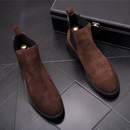 Trendy high-top Martin boots