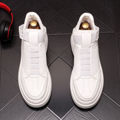 Trendy foot covered Martin high tops