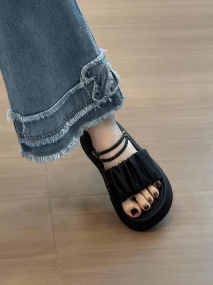 Step on the stool feeling sandals woman summer 2024 new fairy with skirt thick-soled two sandals soft-soled beach half-slippers